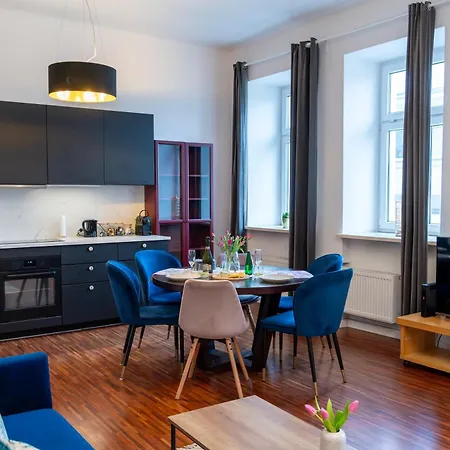 Mokotowska 7 *
